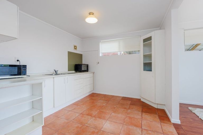 Photo of property in 1/4 Acacia Road, Torbay, Auckland, 0632