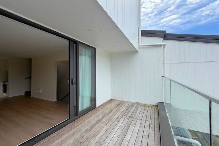 Photo of property in 6/10 Orchid Place, Te Atatu South, Auckland, 0610