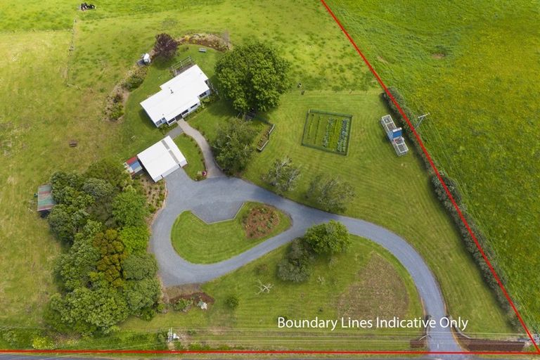 Photo of property in 42 Karioitahi Road, Waiuku, 2683