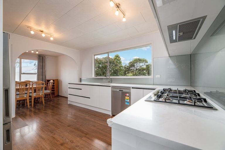 Photo of property in 72 Reynella Drive, Massey, Auckland, 0614