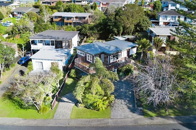 Photo of property in 28 Manhattan Heights, Glendene, Auckland, 0602