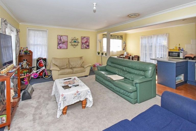 Photo of property in 30 President Avenue, Papakura, 2110