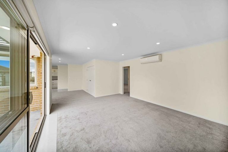 Photo of property in 22 Lamborn Drive, Papakura, 2110