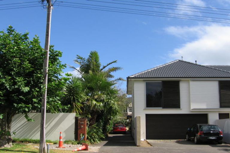 Photo of property in 2/4 Crete Avenue, Milford, Auckland, 0620