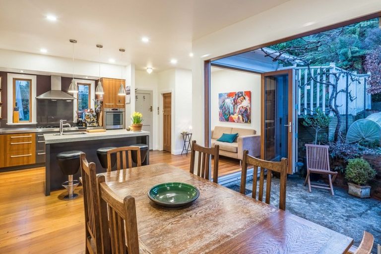 Photo of property in 78 Mortimer Terrace, Brooklyn, Wellington, 6021