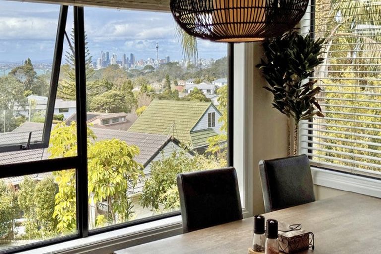 Photo of property in 131 Chelsea View Drive, Chatswood, Auckland, 0626