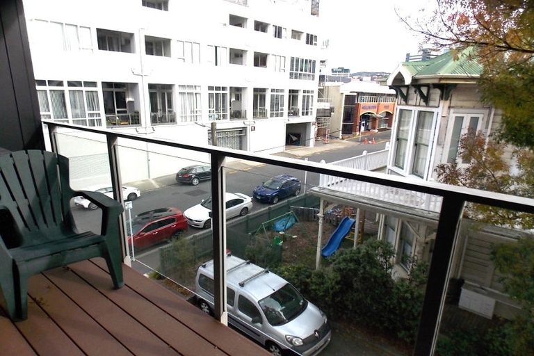 Photo of property in Endeavour Apartments, 23/125u Thorndon Quay, Pipitea, Wellington, 6011
