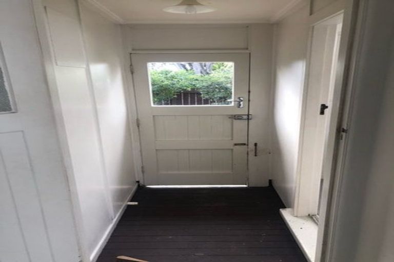 Photo of property in 3164 Great North Road, New Lynn, Auckland, 0600