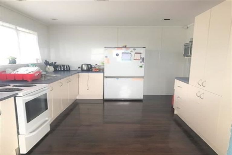 Photo of property in 281 Don Buck Road, Massey, Auckland, 0614