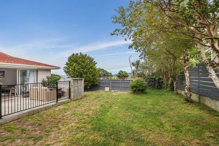 Photo of property in 27 Akaroa Drive, Maupuia, Wellington, 6022