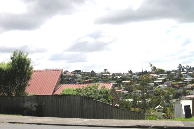 Photo of property in 2/66 Target Road, Totara Vale, Auckland, 0629