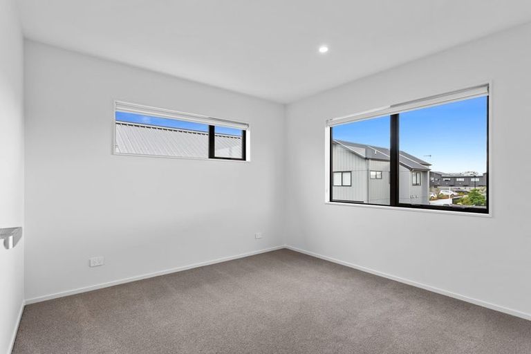 Photo of property in 17 Park Green Avenue, Rosehill, 2113