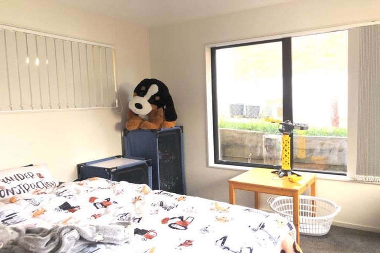 Photo of property in 8a Maunder Place, New Lynn, Auckland, 0600