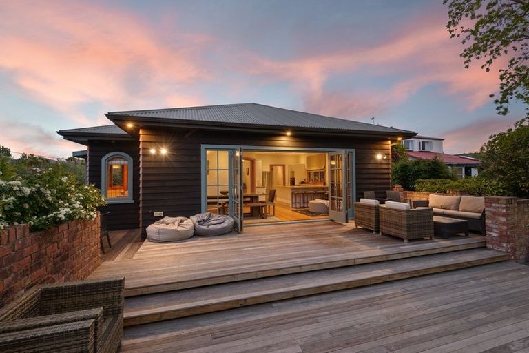 Photo of property in 4 Claxton Place, Saint Martins, Christchurch, 8022