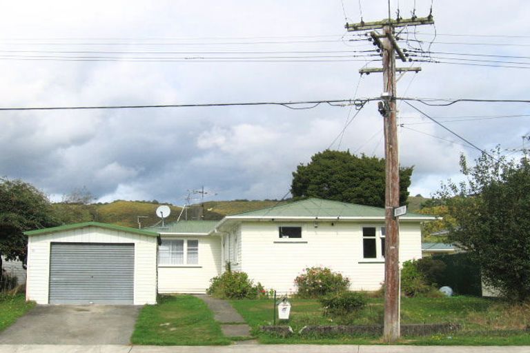 Photo of property in 6 Benge Crescent, Clouston Park, Upper Hutt, 5018