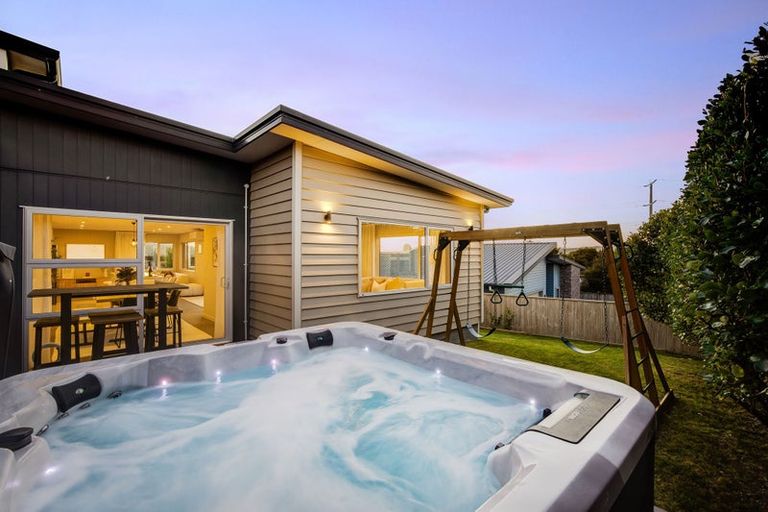 Photo of property in 48 Endeavour Drive, Whitby, Porirua, 5024
