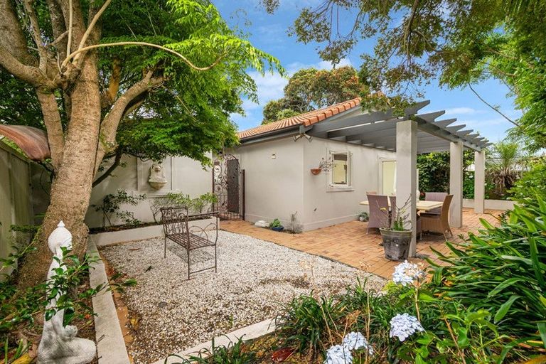 Photo of property in 2/2 Evan Street, Belmont, Auckland, 0622