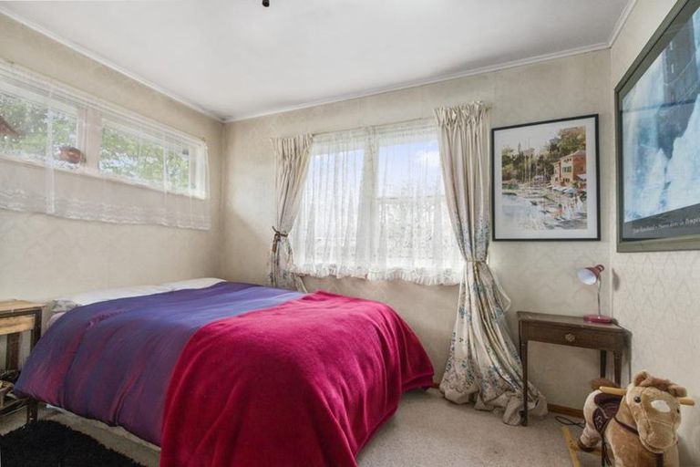 Photo of property in 10 Kaumatua Place, Te Atatu Peninsula, Auckland, 0610