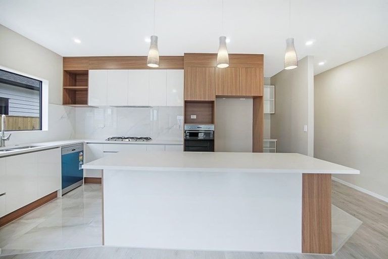 Photo of property in 2 Kakabeak Way, Takanini, 2110