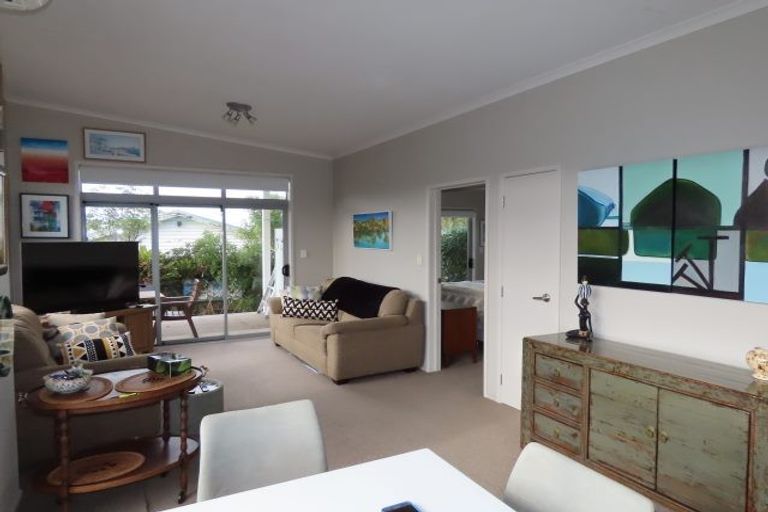 Photo of property in 116 Matipo Road, Te Atatu Peninsula, Auckland, 0610
