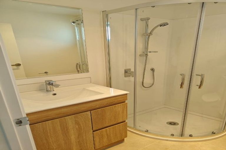 Photo of property in 4 Rauemi Way, Te Atatu South, Auckland, 0610