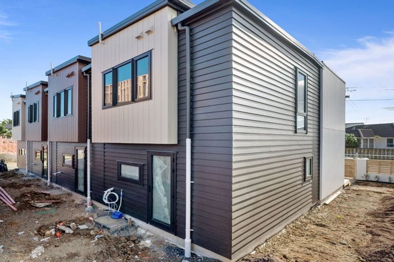 Photo of property in 17 Von Sturmer Street, Mangere East, Auckland, 2024