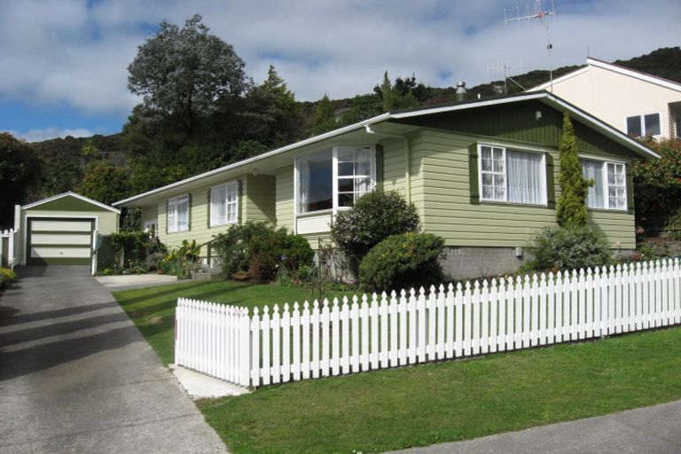 Photo of property in 37 Kowhai Street, Wainuiomata, Lower Hutt, 5014