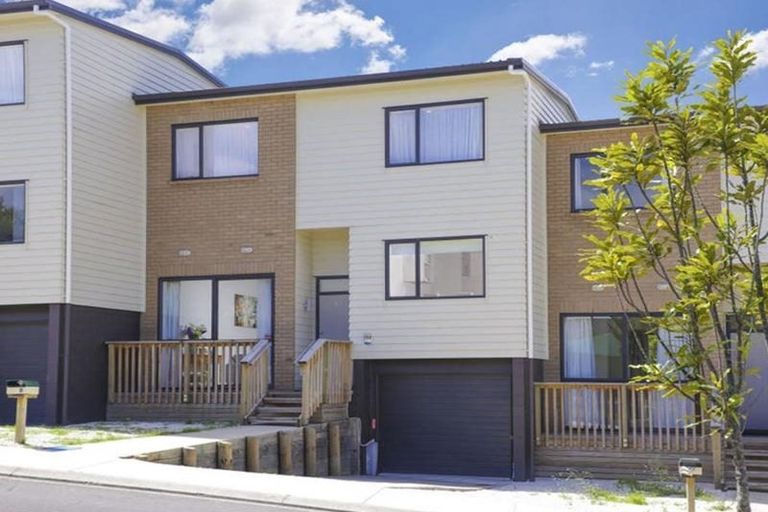 Photo of property in 10/2 Swan Hill Drive, Glen Eden, Auckland, 0602