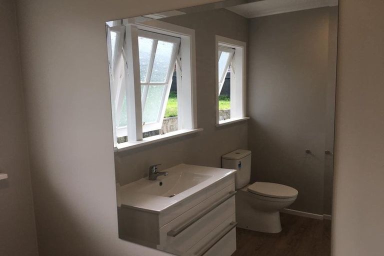 Photo of property in 66 Stewart Drive, Newlands, Wellington, 6037