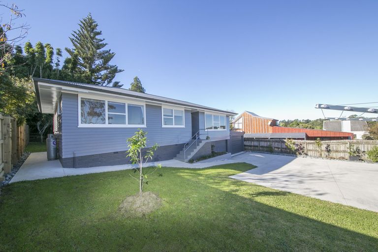 Photo of property in 29 Maude Street, Riverhead, 0820