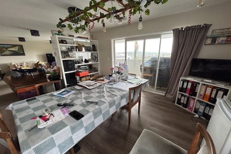 Photo of property in 17 Rothesay Bay Road, Rothesay Bay, Auckland, 0630