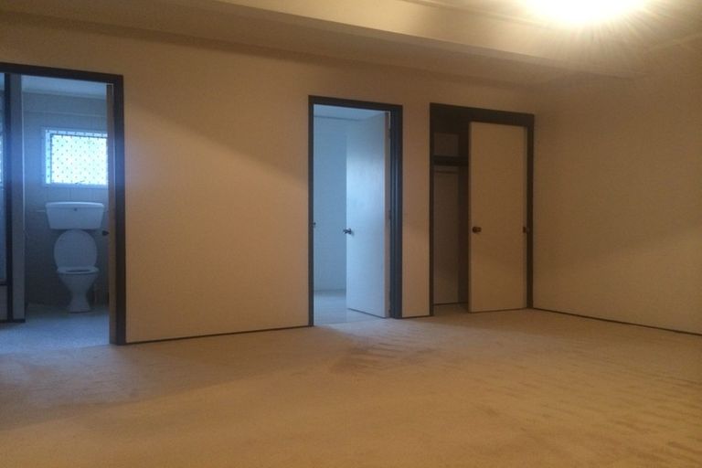 Photo of property in 1/533 Beach Road, Murrays Bay, Auckland, 0630
