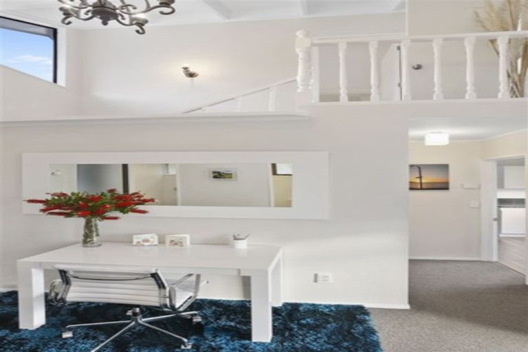 Photo of property in 44 Rewarewa Road, Te Atatu Peninsula, Auckland, 0610