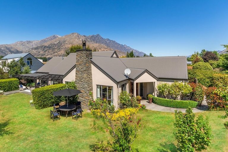 Photo of property in 2 Wellswood Way, Lower Shotover, Queenstown, 9371