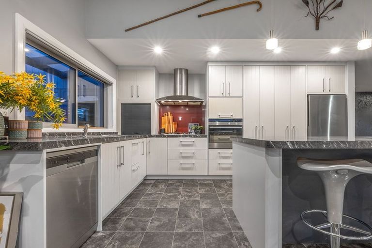 Photo of property in 6a Queenwood Road, Levin, 5510