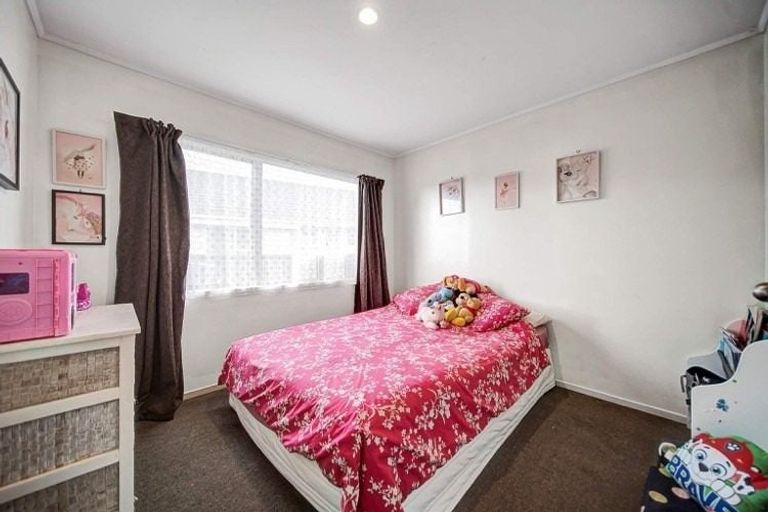 Photo of property in 424 Roscommon Road, Clendon Park, Auckland, 2103