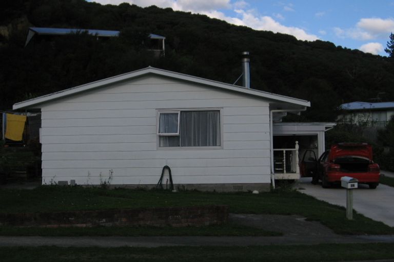 Photo of property in 26 Manurewa Grove, Wainuiomata, Lower Hutt, 5014