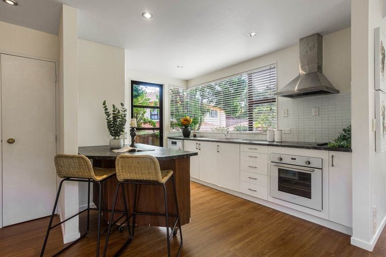 Photo of property in 2/30 Uppingham Crescent, Hillcrest, Auckland, 0627