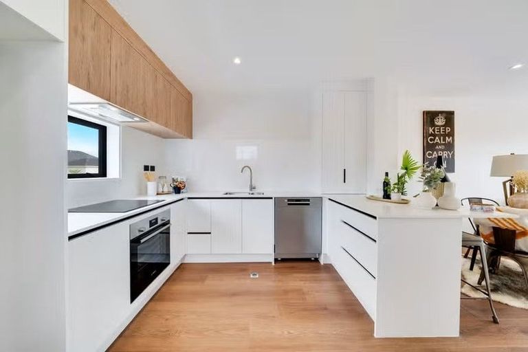 Photo of property in 2/60 Yeovil Road, Te Atatu Peninsula, Auckland, 0610
