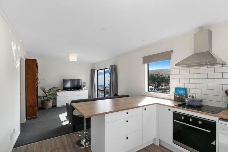 Photo of property in 615u2 Evans Bay Parade, Kilbirnie, Wellington, 6022