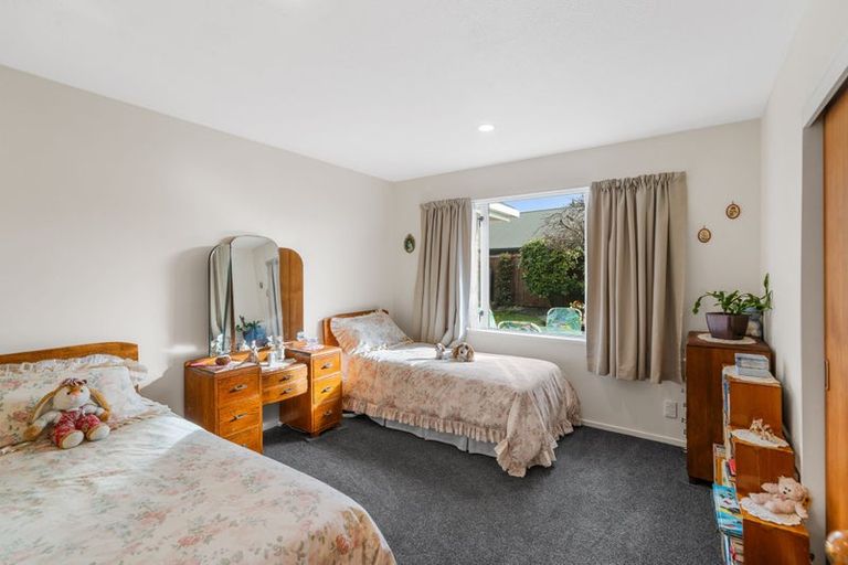 Photo of property in 18 Claverley Gardens, Avonhead, Christchurch, 8042