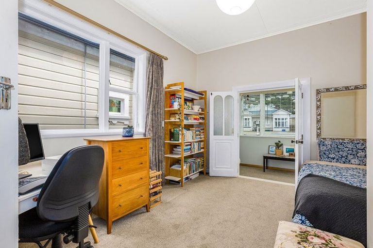 Photo of property in 107 Onepu Road, Lyall Bay, Wellington, 6022