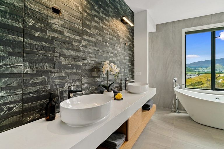 Photo of property in 44 Orford Drive, Jacks Point, Queenstown, 9371