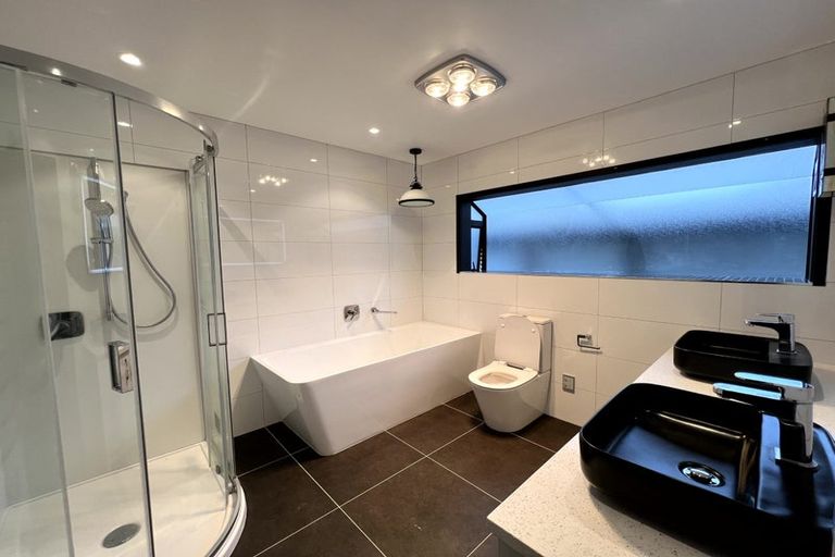 Photo of property in 16 Baltimore Place, Forrest Hill, Auckland, 0620