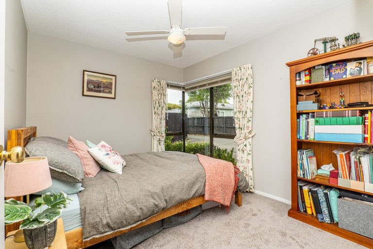 Photo of property in 28 Staveley Street, Avonhead, Christchurch, 8042