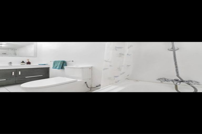 Photo of property in 38a Oruamo Place, Beach Haven, Auckland, 0626