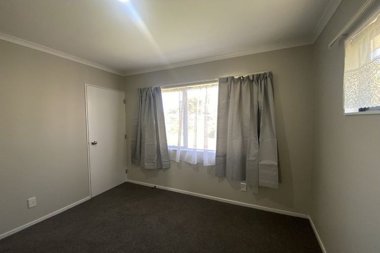 Photo of property in 6 Bury Grove, Strathmore Park, Wellington, 6022