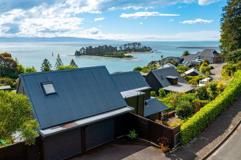 Photo of property in 2 The Cliffs, Britannia Heights, Nelson, 7010