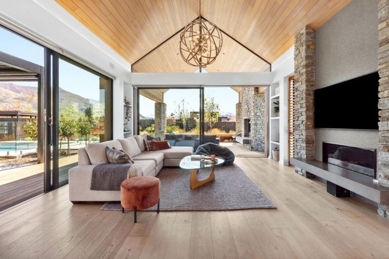 Photo of property in 14 Deans Drive, Wanaka, 9305