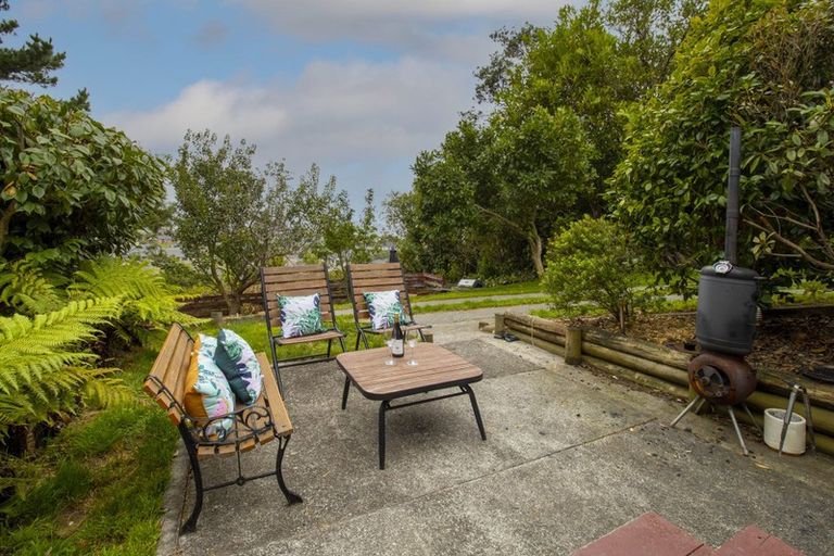 Photo of property in 18 Toporoa View, Ascot Park, Porirua, 5024